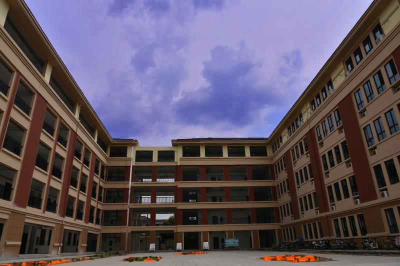  p>灌南县第二中学(second middle school of guannan county),简称"