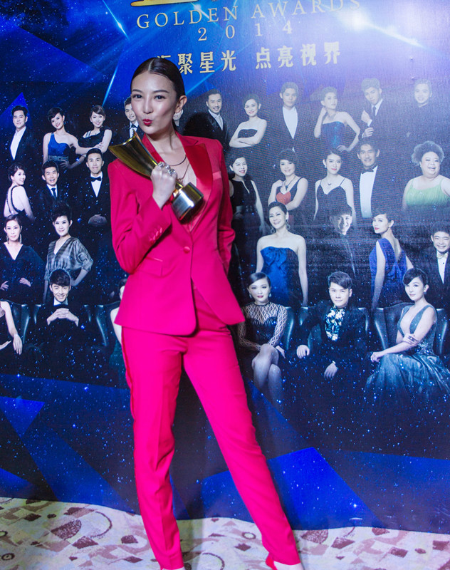  p>童冰玉(chris tong),6月14日出生于马来西亚,影视演员,主持人,歌手