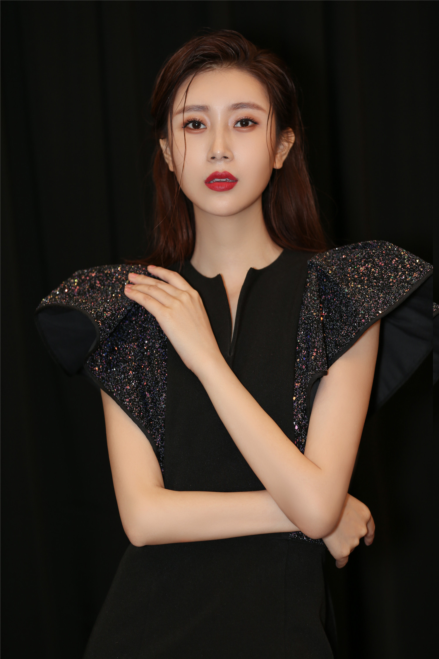 >楚月(原名陈楚月),1992年2月11日出生于安徽省淮南市,中国内地女演员