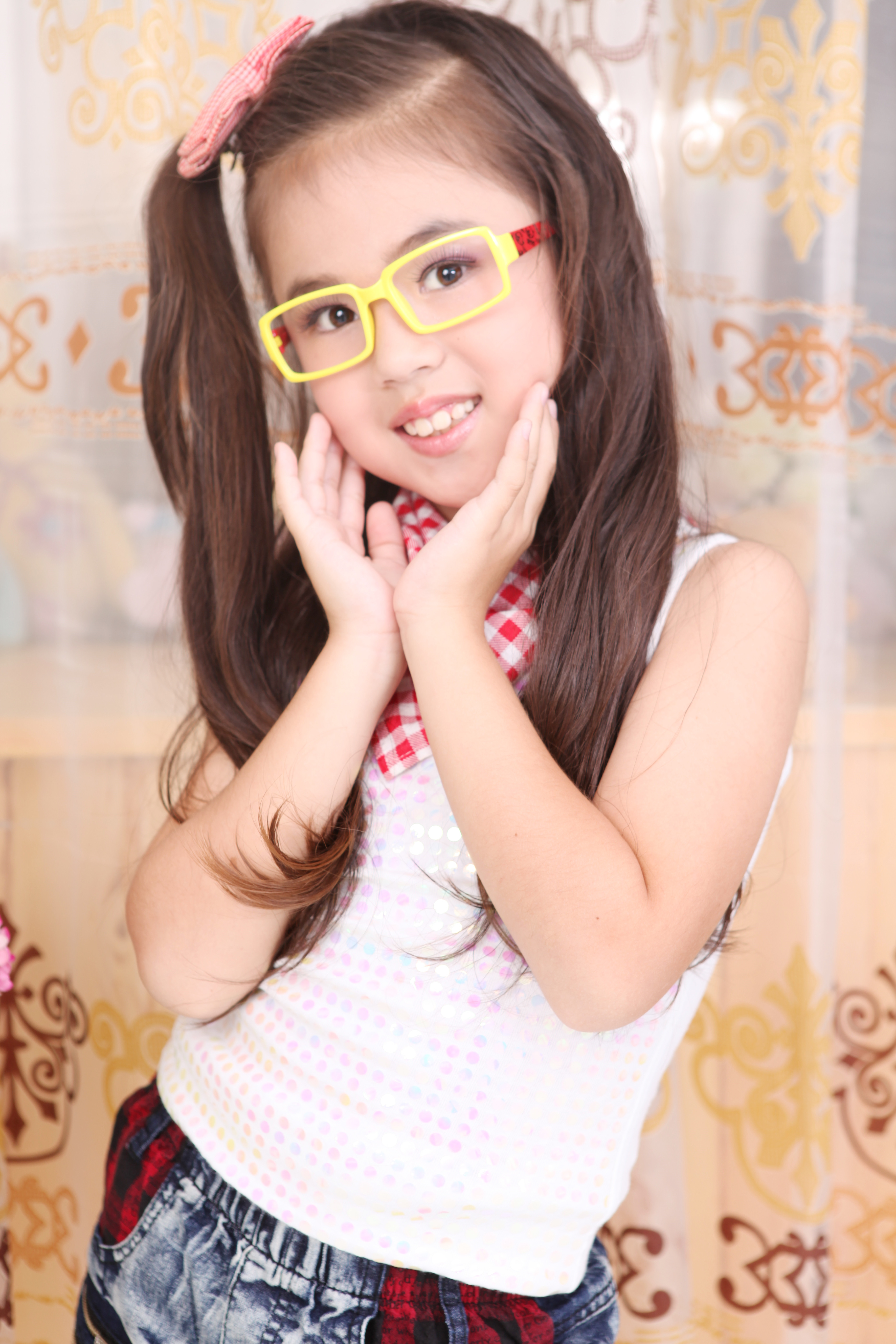  p>曾凯恬,小名恬恬,中美混血儿,童星,2005年3月30日出生于 a target=