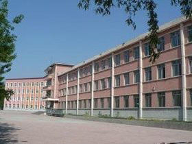  p>调兵山市第二高级中学始建于1982年.