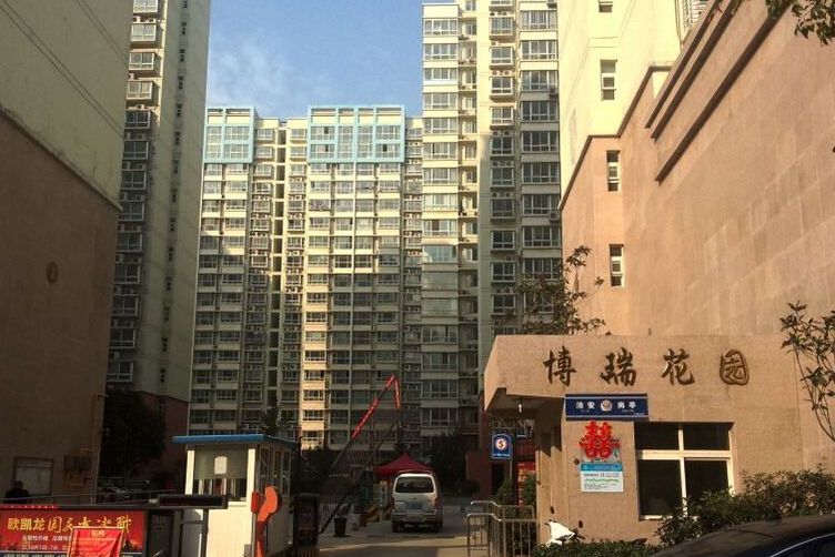  p>博瑞花园位于郑州市金水燕庄,由河南省博瑞置业有限公司建成,总