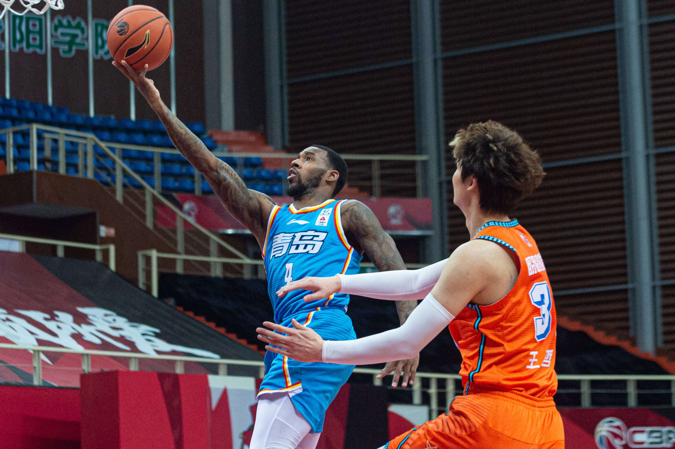 达柳斯·亚当斯