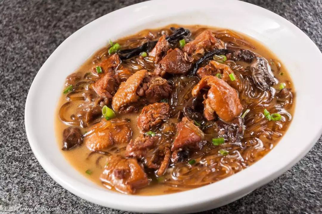  p>小鸡炖粉条是一道菜品,主料为粉条,鸡肉. /p>