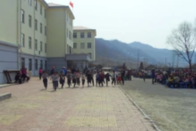  p data-id="gn50hfprx6">青城子镇中心小学地处辽宁省凤城市北部.