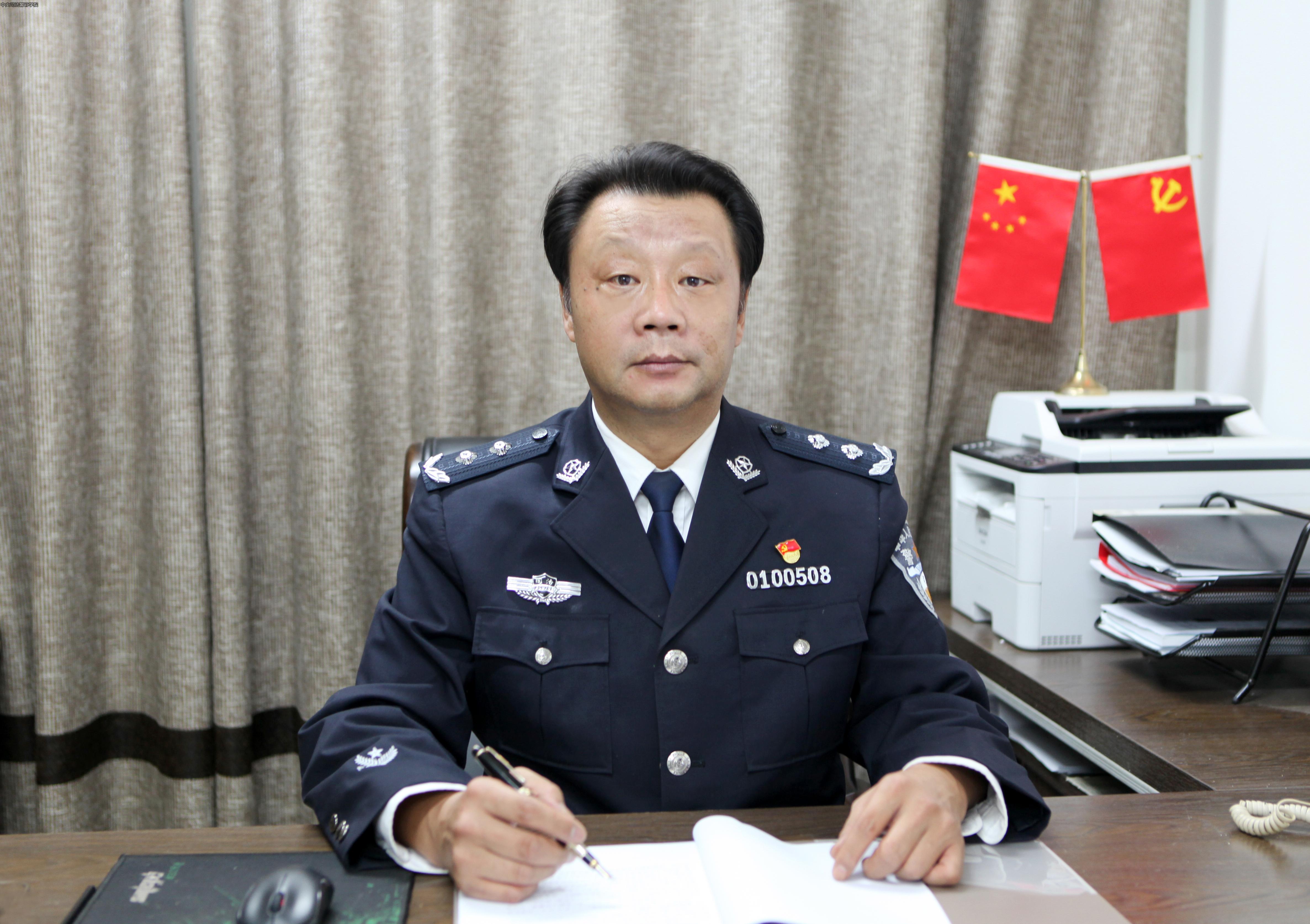 94w">付少军,男,汉族,1965年10月生,中共党员,法学硕士,教授,二级警监