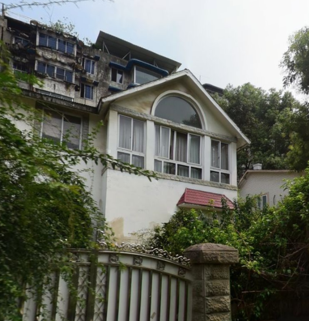 中央花园沿河别墅