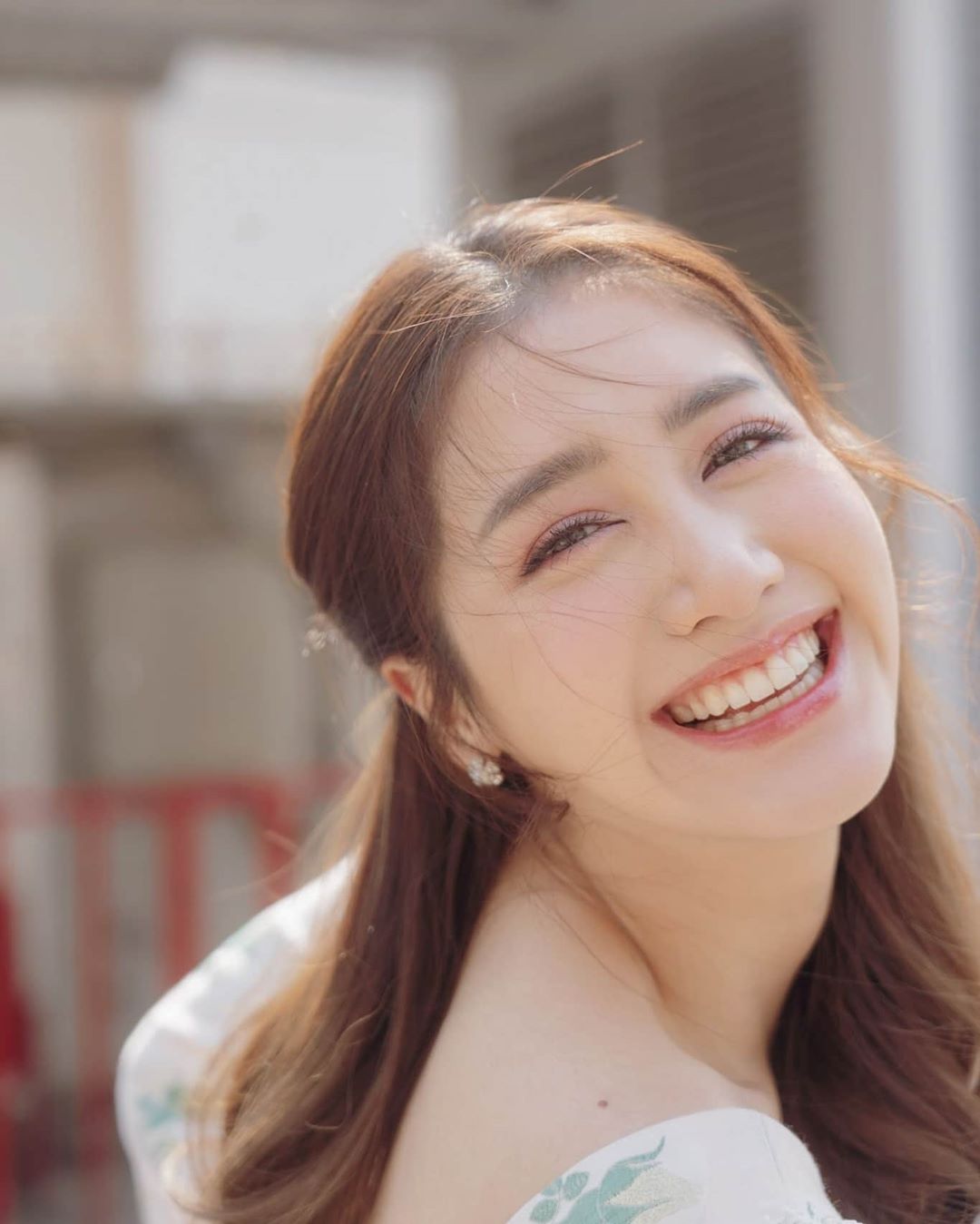 1992年10月10日出生于泰国曼谷,泰国女演员