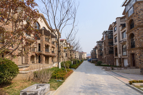  p data-id="gn2ttdz8gc">中南山海湾位于烟台市开发区,由 a target="