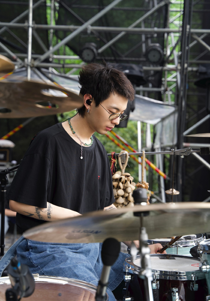 安雨,1994年10月13日出生于天津市,中国内地鼓手,摇滚乐队mandarin