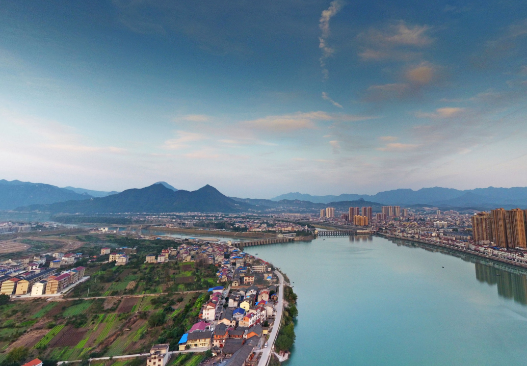  p>慈利县,湖南省 a target="_blank" href="/item/张家界市/2515291"