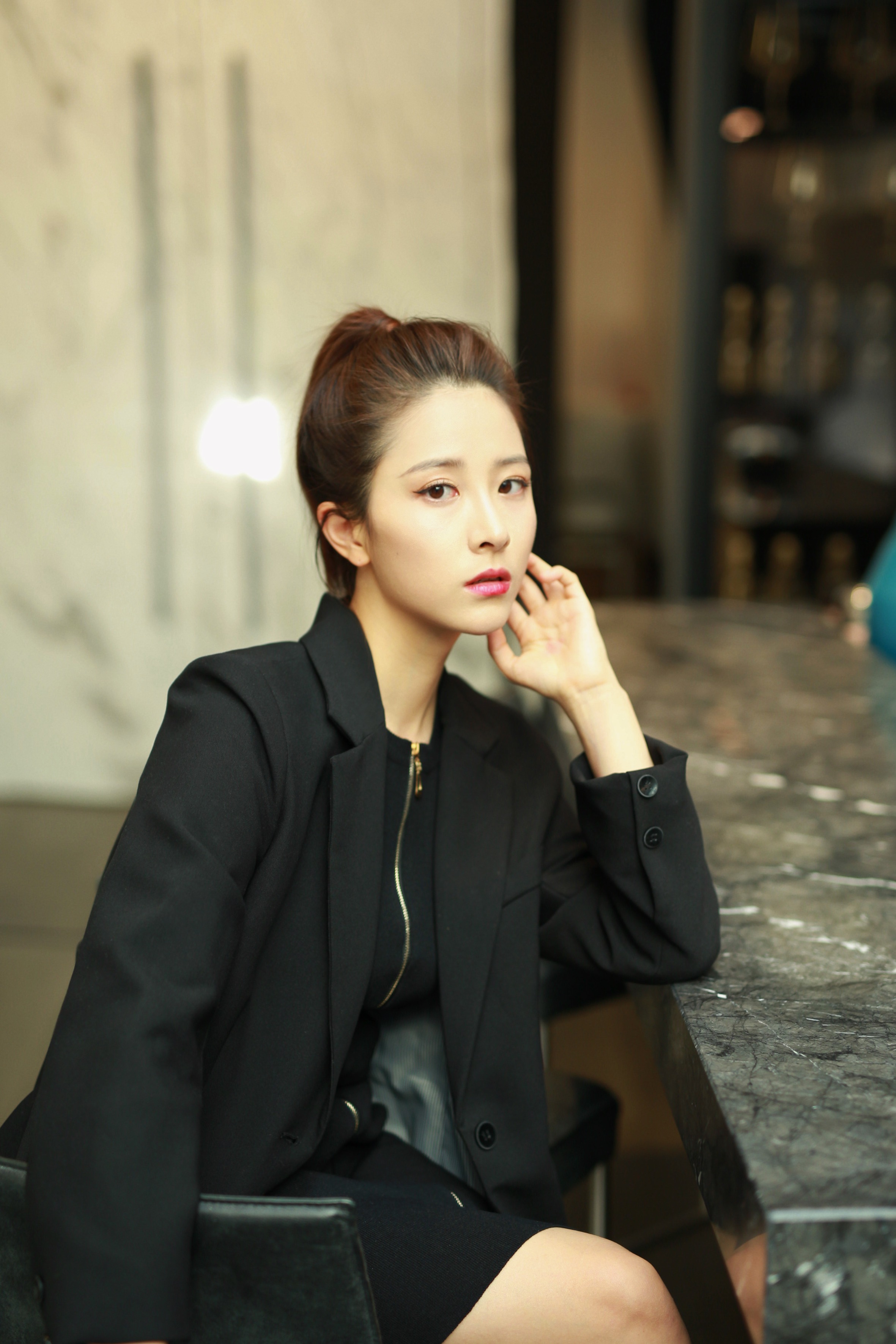  p>张艺,1994年11月22日出生,毕业于北京现代音乐