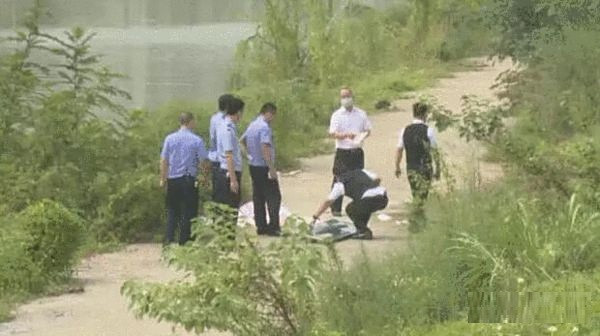 <p>事故现场，熊倪痛不欲生但不得不一边处理后事一边心系工作