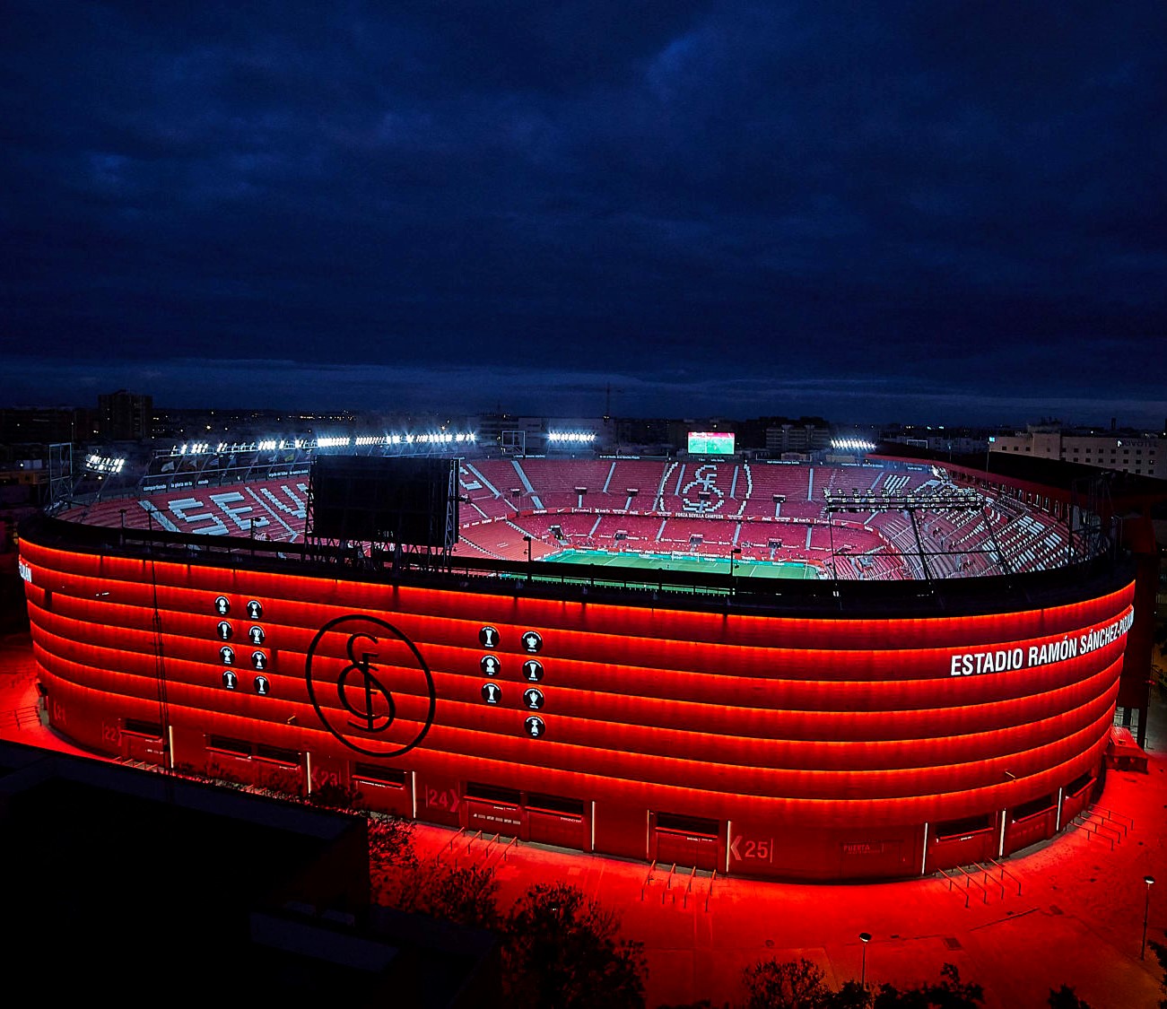 拉蒙·桑切斯·皮斯胡安球场