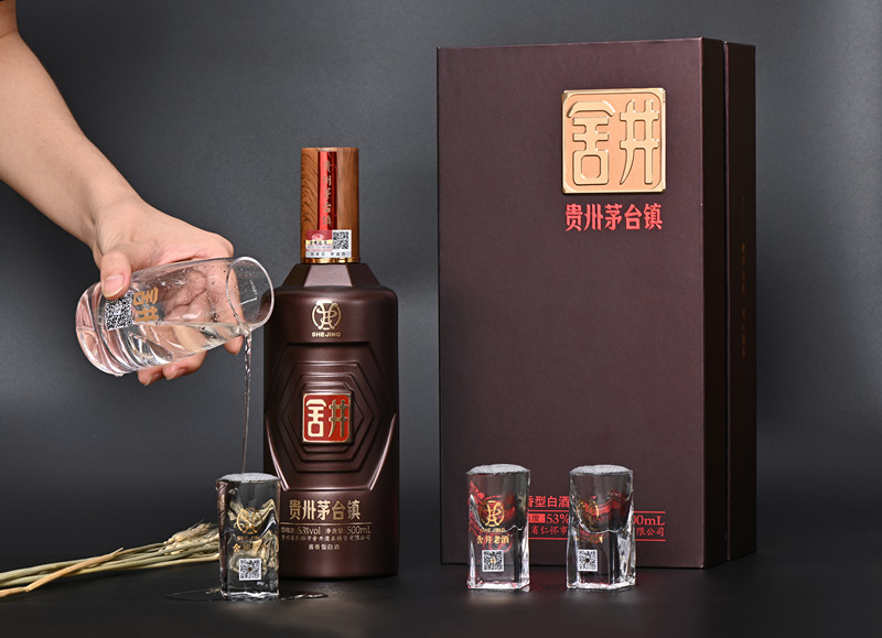 品牌旗下主要产品包括:舍井酱香15,舍井酱香25,舍井酱香35,中国红