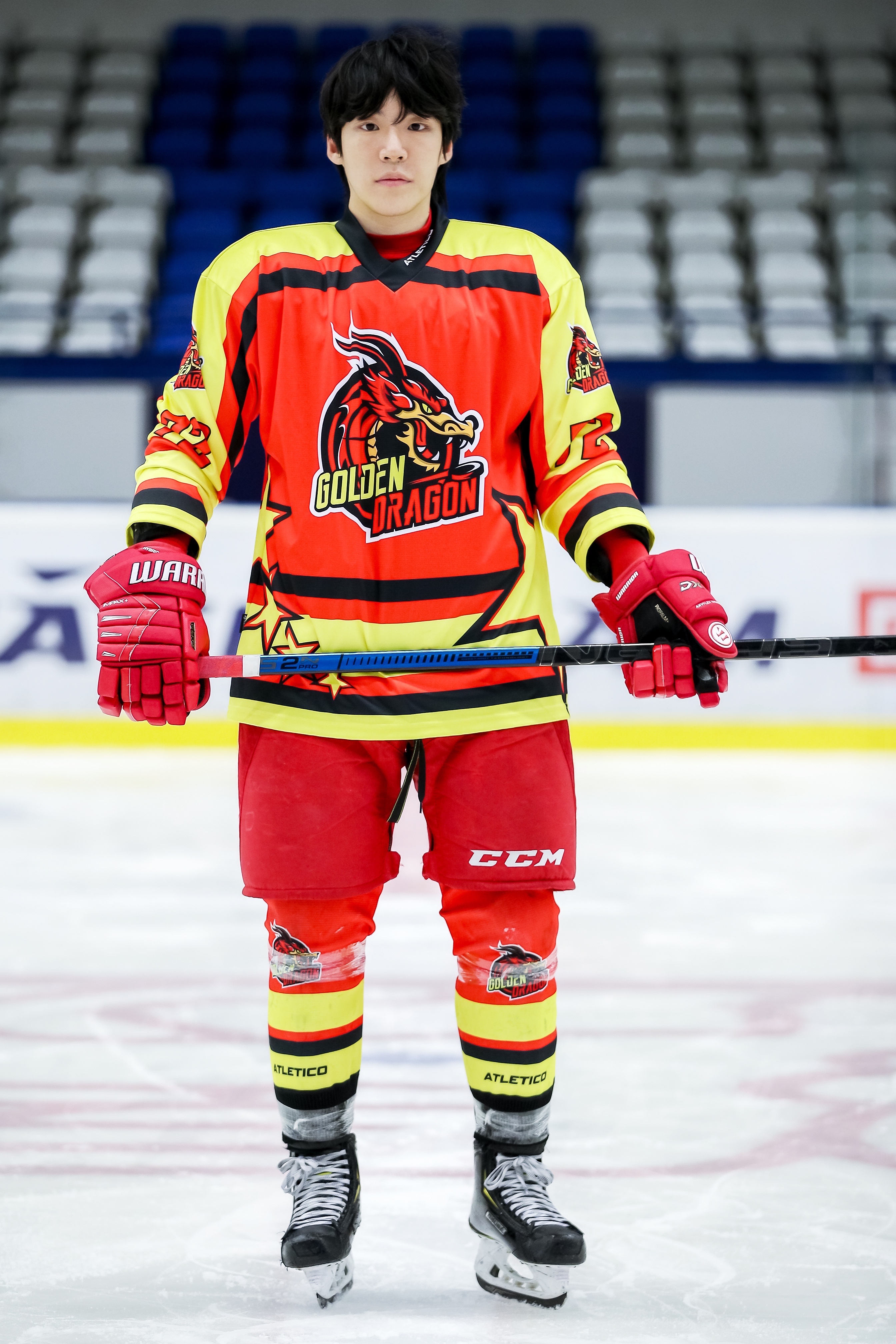 男,1995年8月24日出生于黑龙江省哈尔滨市,中国男子冰球运动员,司职