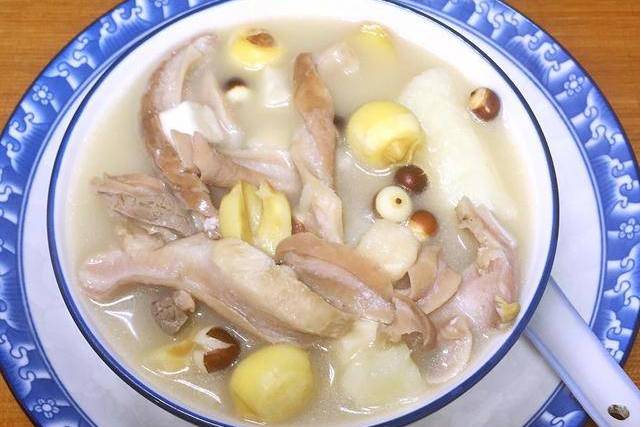 芡实山药蒸猪肚