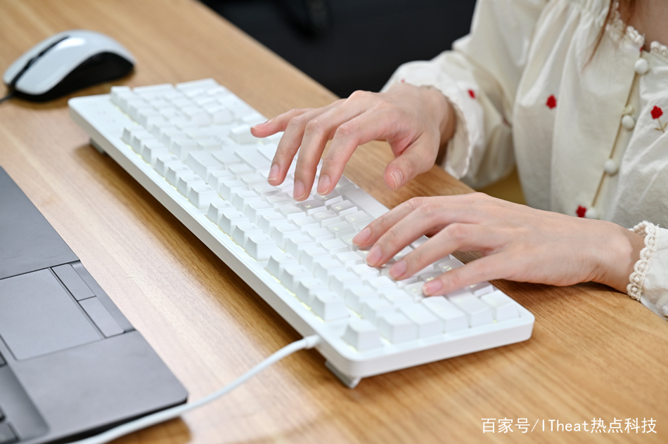 完美融入商务办公环境 雷柏MT710图赏_百科TA说