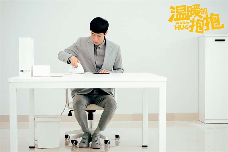 《温暖的抱抱》是由 a target="_blank" href="/item/常远/5646786"