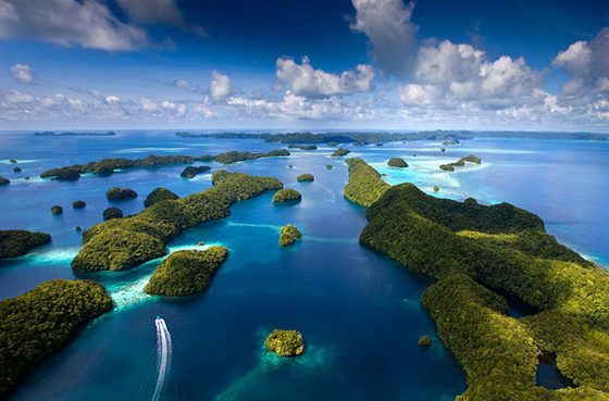  p>加罗林群岛:西太平洋岛群,位于北纬1°～10°,东经137°29'