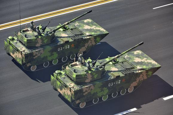 属于新型国产两栖装甲突击车(aaav)