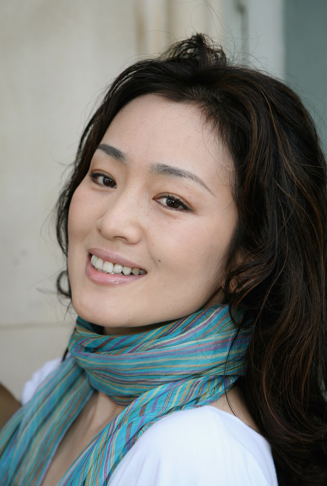  p>巩俐(gong li),1965年12月31日出生于中国辽宁省沈阳市,祖籍山东省