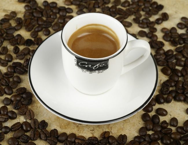  p>意式浓缩咖啡(espresso),是一种口感强烈的咖啡类型,方法是以92