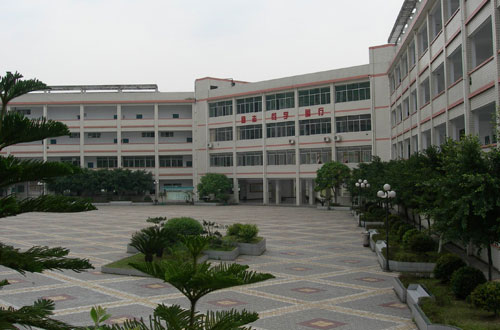 p>万州外国语学校办学历史可追溯至1932年创立的原四川省万县豫章中学