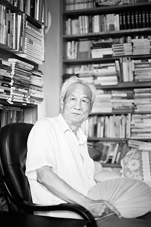  p> a target="_blank" href="/item/牛汉/1492611" data-lemmaid="