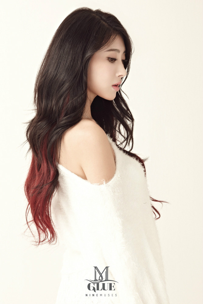 是2009年由韩国明星帝国公司推出的女子组合,成员大部分为模特出身