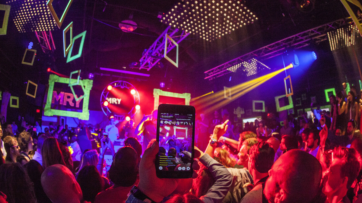  p>sxsw是英文south by southwest(西南边的南边,这是德州的地理位置)