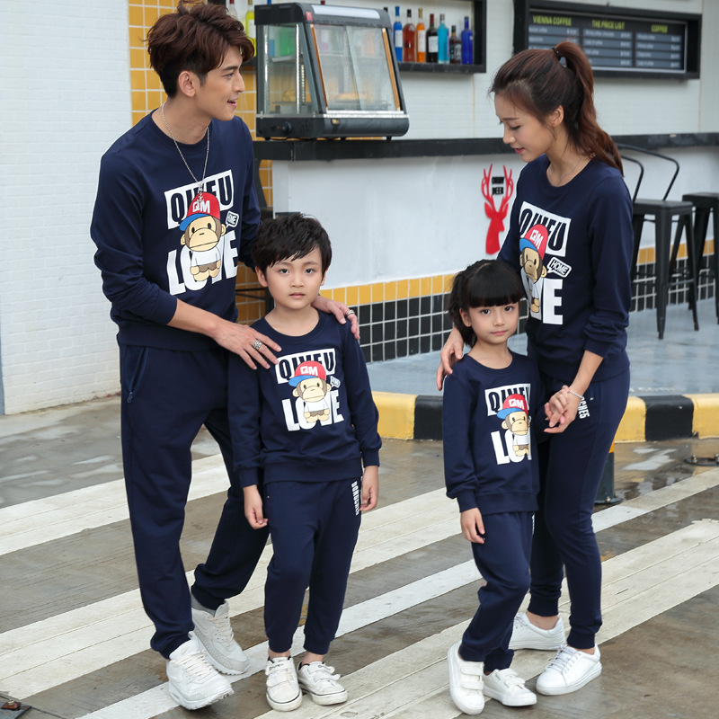  p data-id="gnbz9lt4nq">亲子装又称家庭装,是现代服装的一个分支