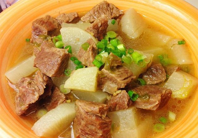 白萝卜炖牛肉汤