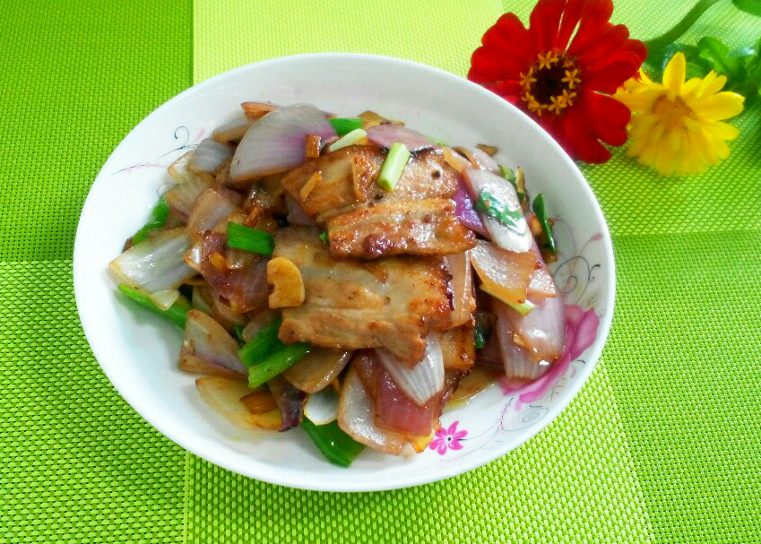 洋葱炒五花肉