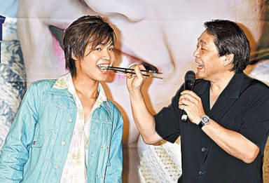  /p> p>2004年,张峰奇出道.