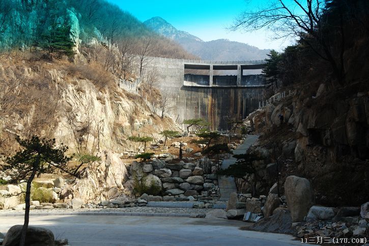 在泰山中天门北,又名快活山