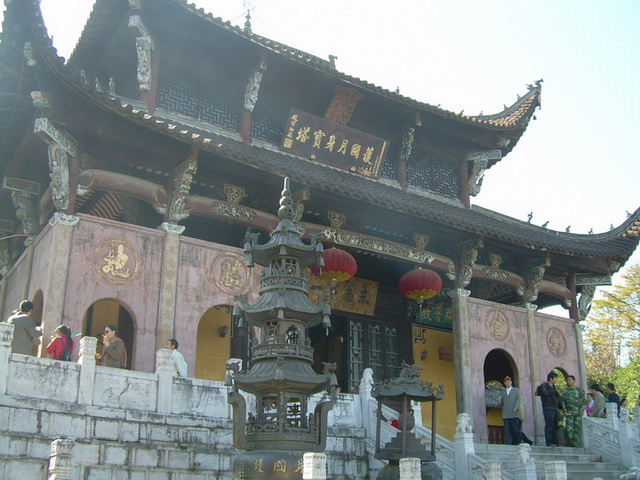  p>游肉身宝殿,也可经大悲楼,九华山管理处,沿路向西到白马大洼,由