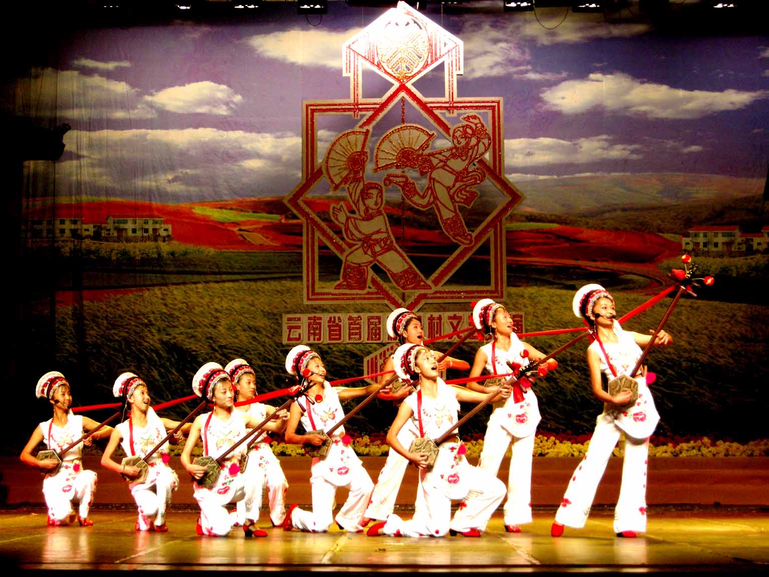 中国境内的一种白族民间特有的说唱艺术,白族大本曲也叫"唱大本子曲"