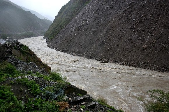  p>雅砻(lóng)江是金沙江的最大支流,又名若水,打冲江,小金沙江,藏语