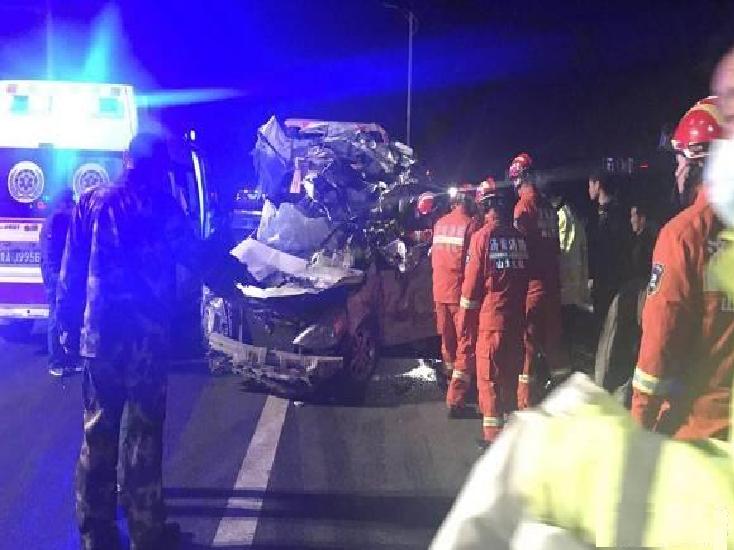 11.19济南绕城高速公路追尾事故