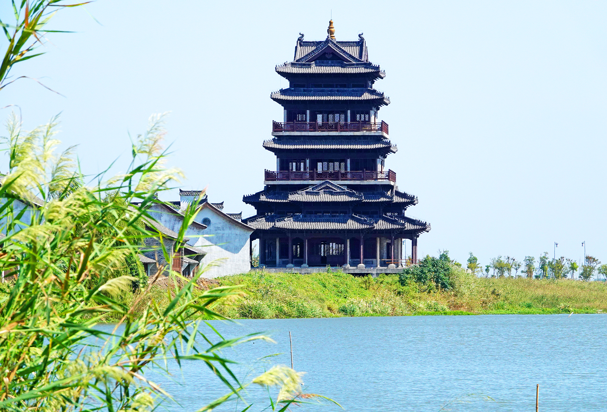  p>大纵湖旅游景区位于江苏 a href="#" data-lemmaid="5096789">盐城