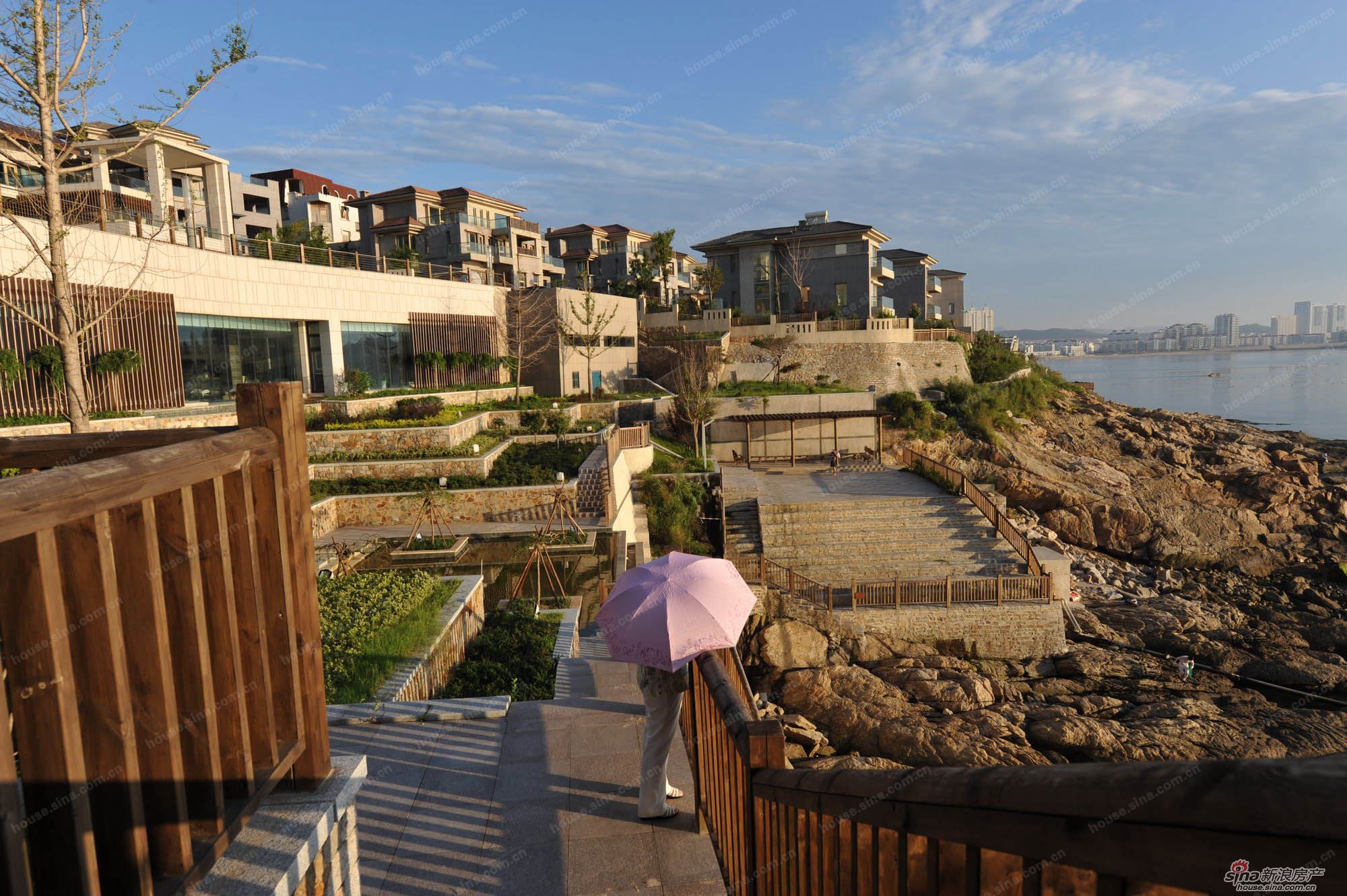 碧海庄园项目是由威海迪尚和台湾捷年房产联合开发的城市海景别墅小区