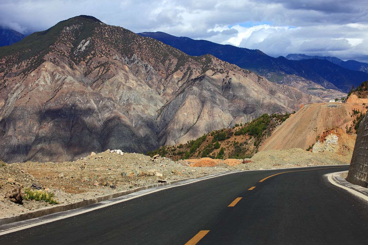  p>滇藏线,滇藏公路(国道214)南起滇西 a target="_blank" href="