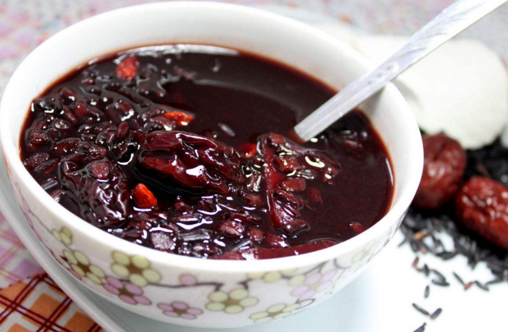 红枣薏米黑米粥