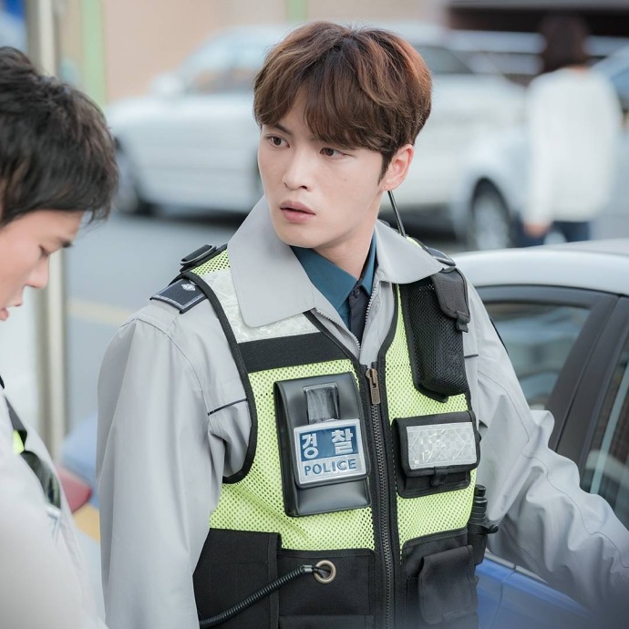 奉必梦游仙境