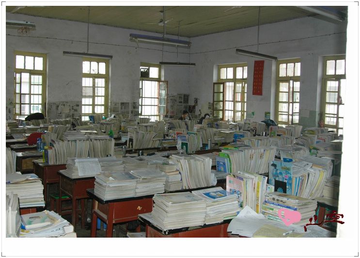  p>睢县高级中学,位于河南省商丘市 a href="#" data-lemmaid="977051