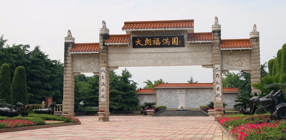  p>大朗陵,即大朗陵园,陵园中有大朗古寺庙.