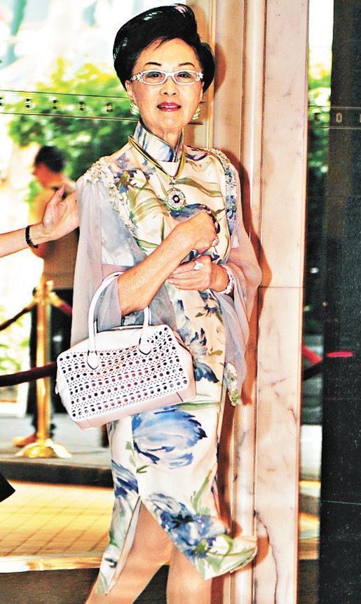  p>利陆雁群(lee, look ngan kwan, christina),人称利孝和夫人,生于