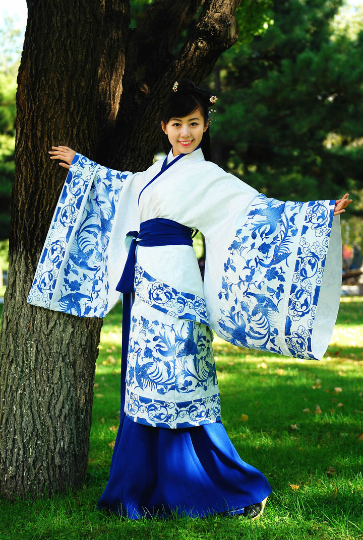  p>汉服,全称是"汉民族传统服饰",又称汉衣冠, a href="#">汉装 /a>, 