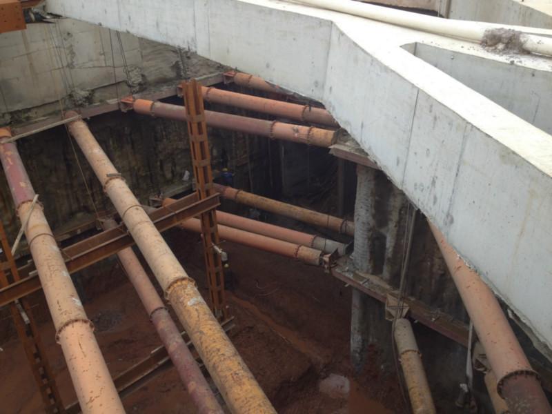  p>围檩,是指支护桩上部设置的钢梁,主要是起使模板保持组装的平面